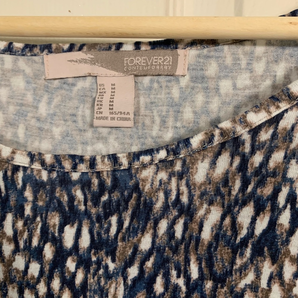 👀🦄 F21 Lavender Blouse - Picture 4 of 4
